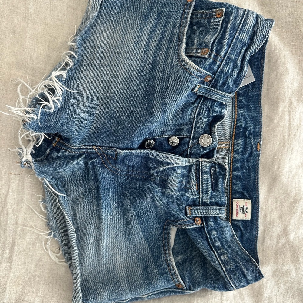 Levi’s shorts size 24